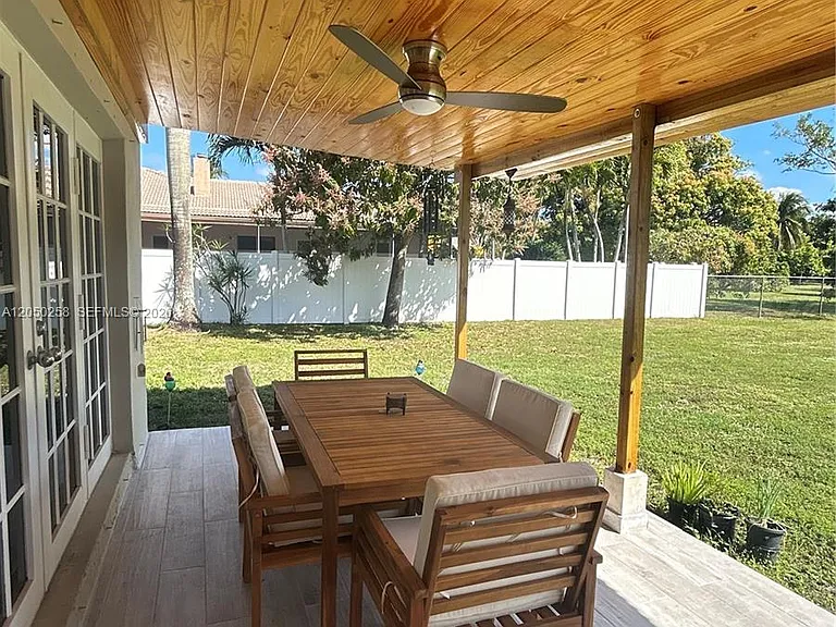 416 Bayberry Dr — Photo 23
