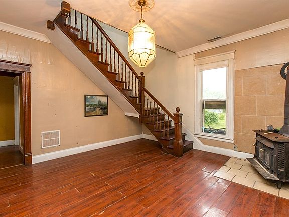 2nd image of 220 Bellview St