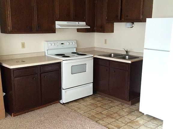 3rd image of 101 5th St E APT 3
