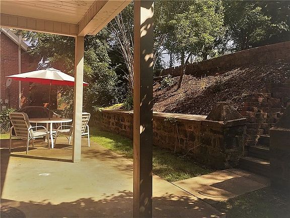 3rd image of 402 Glenwood Dr