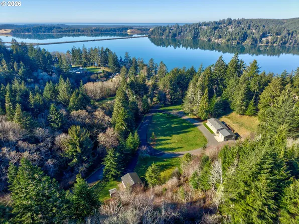 66017 N Bay Rd, North Bend, OR 97459