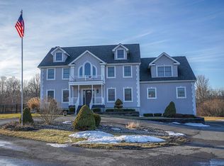 2 Pieters Ct, New Windsor, NY 12553