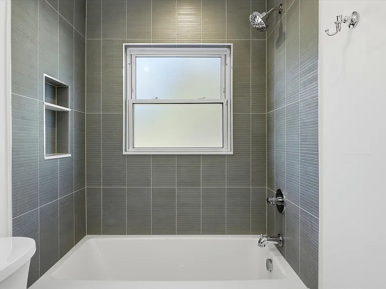 2741 S Jackson St — Photo 28