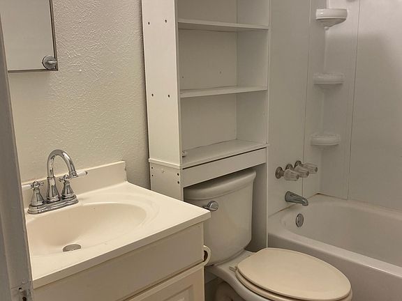 4th image of 613 Texas St APT B