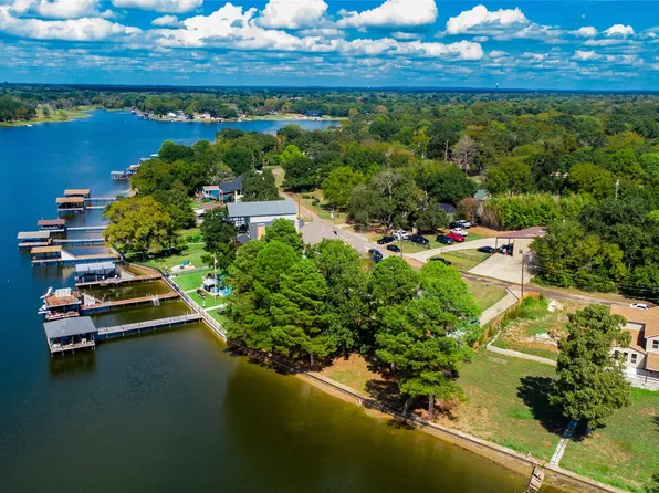 160 Oak Hills Dr, Mabank, TX 75156