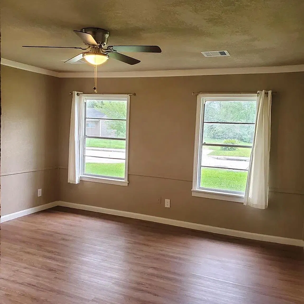 4 bed, 2.0 bath, 1380 sqft, $1,700 — Photo 2