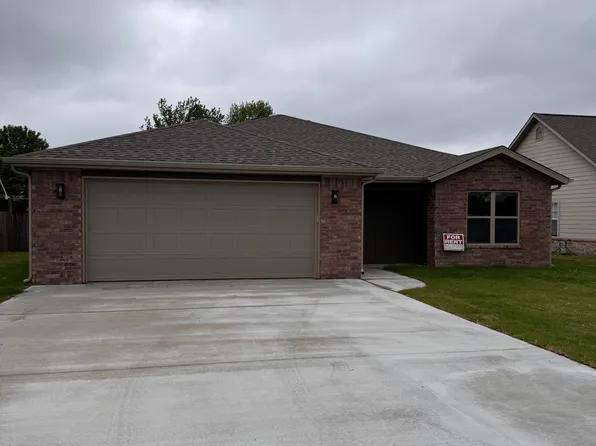 1002 Poplar Ln, Grove, OK 74344