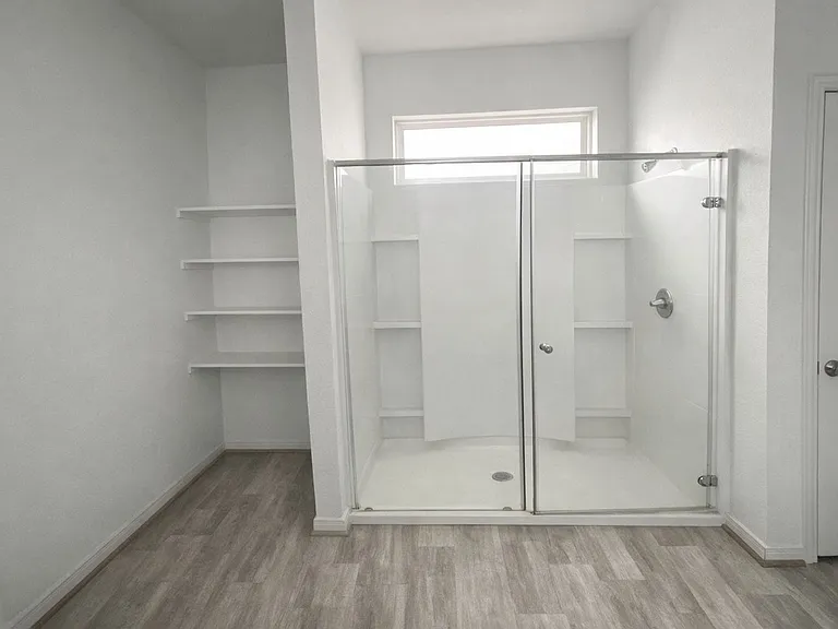 208 Eagle Lake Dr — Photo 2