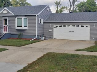 115 5th Ave SW, Watertown, SD 57201