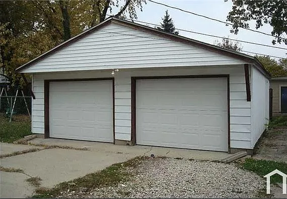 3626 Chrysler St — Photo 3