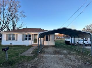 711 Park St, Willow Springs, MO 65793