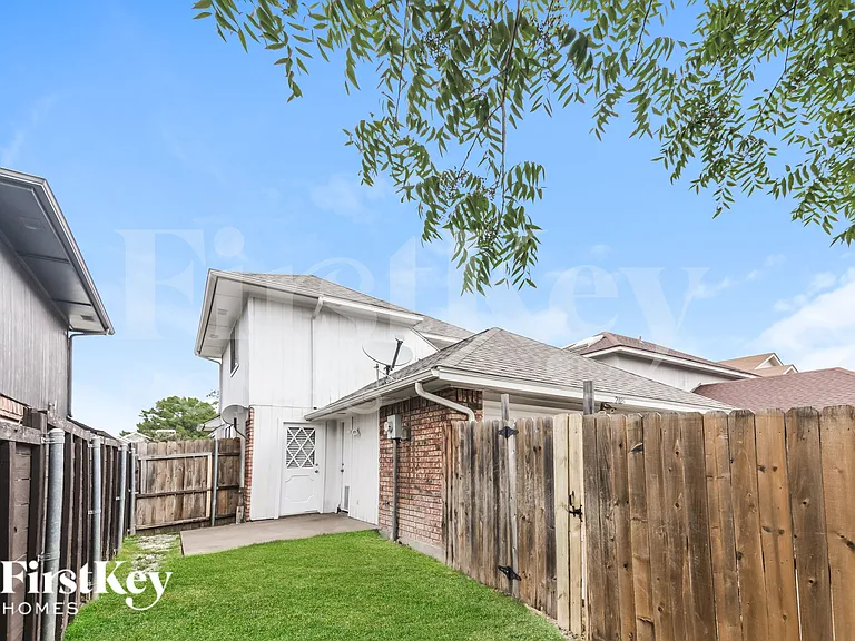 2026 Greenview Dr — Photo 18