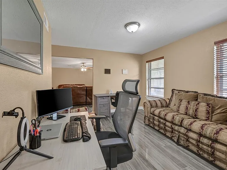 10139 Fernstone Ln — Photo 11