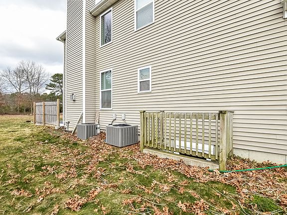 3rd image of 12 Sweetberry Ave