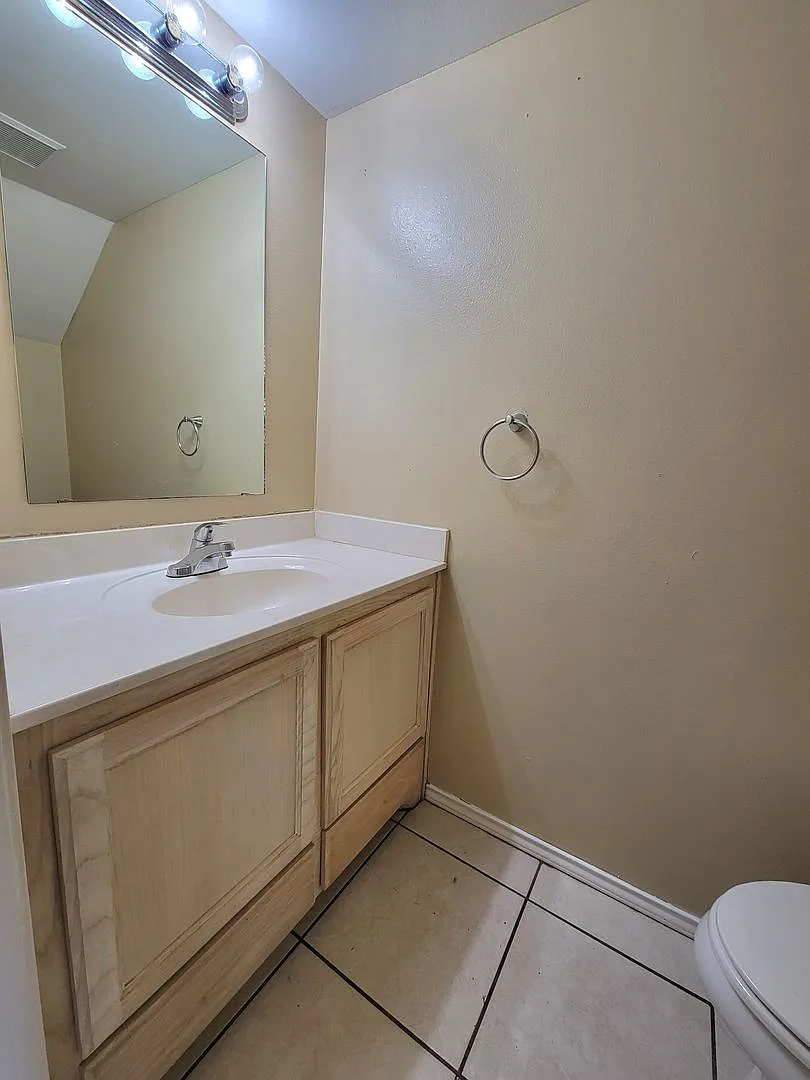 301 E. New Hampshire St.- 2 Bedroom/2.5 Bath — Photo 4