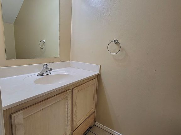 4th image of 301 E New Hampshire St #6