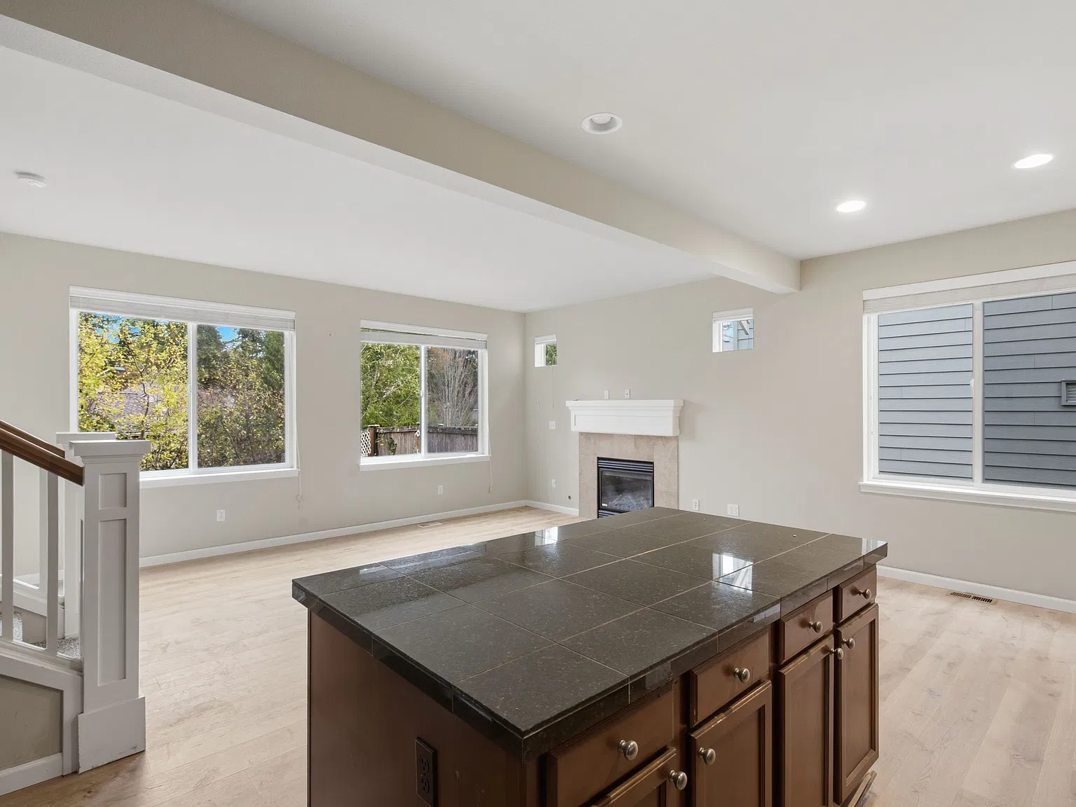4 bed, 2.5 bath, 2163 sqft, $4,100 — Photo 4