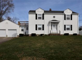 556 Metacom Ave, Bristol, RI 02809