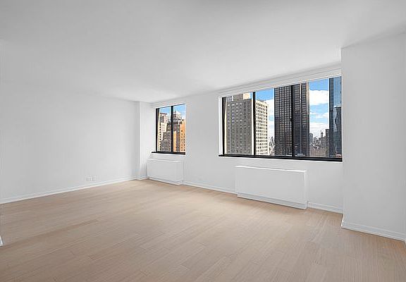 4th image of 124 W 60th St APT 18C