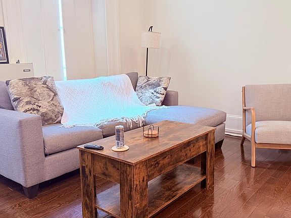 5th image of 1016 Spruce St APT 1R