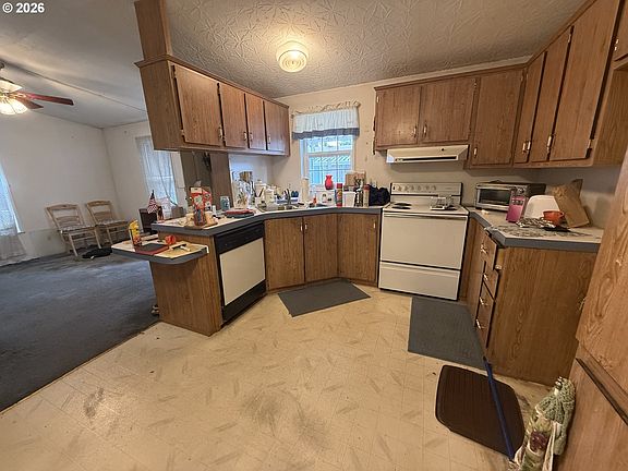 4th image of 2710 SE Courtney Ave Unit 27