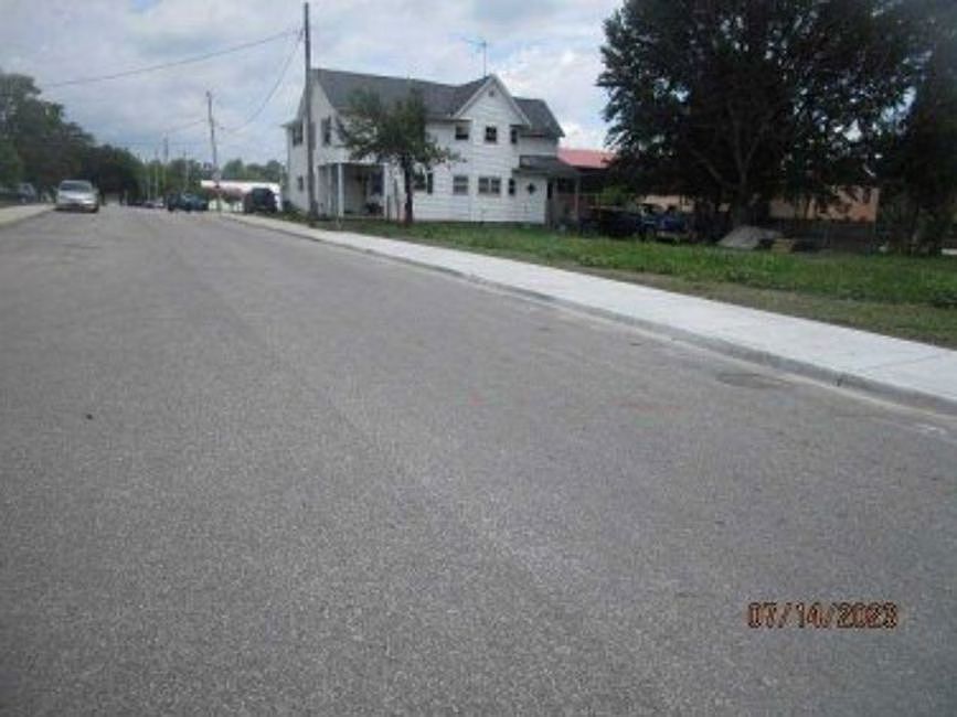 Exterior Neighborhood (street photo)
