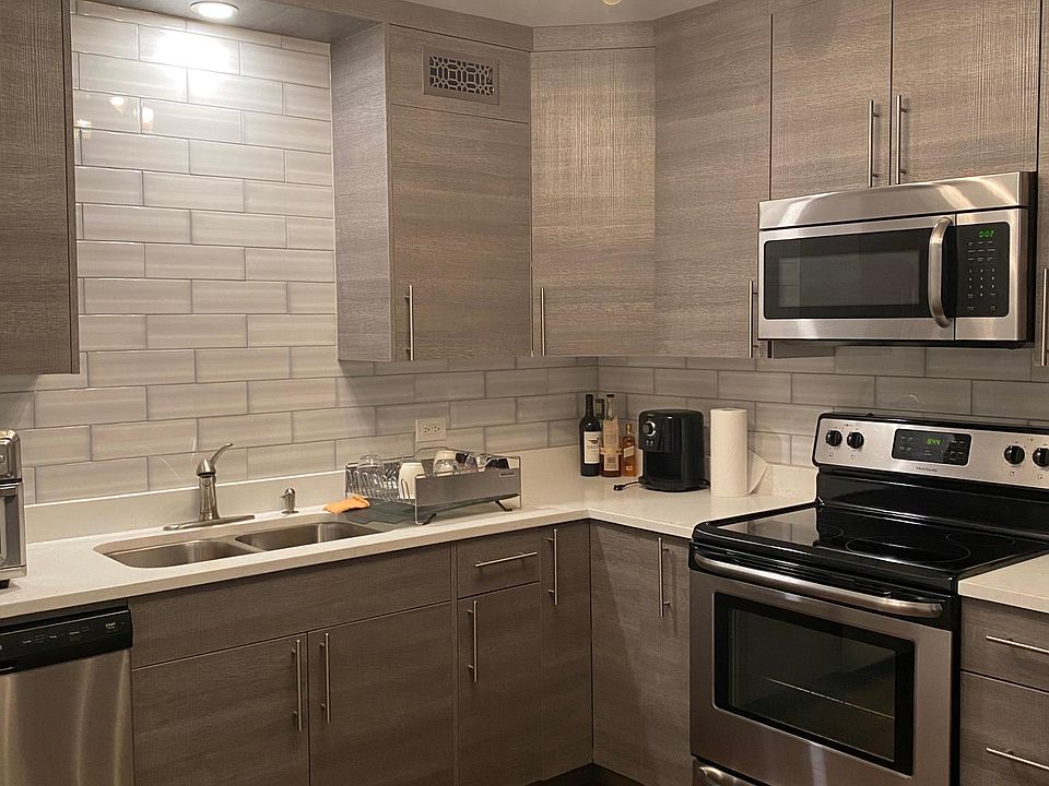 1st image of 200 N Dearborn St Unit 806