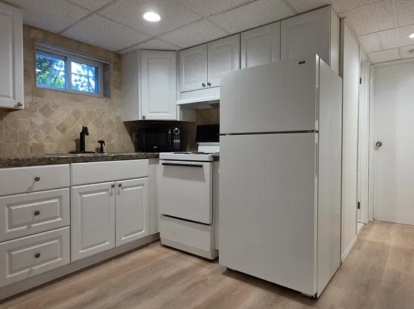 (undisclosed Address), East Meadow, NY 11554