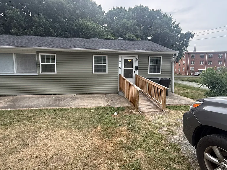 1716-18 Hilton Rd — Photo 5