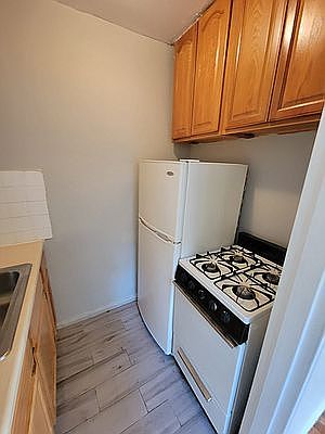 5th image of 405 E 16th St APT 4A