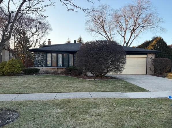 7700 Appletree Ln, Willowbrook, IL 60527