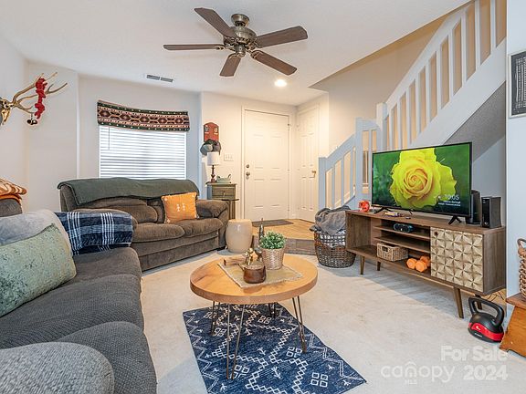 2nd image of 5965 Cougar Ln