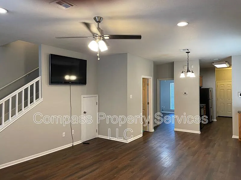 4 bed, 4.0 bath, 1744 sqft, $1,650 — Photo 3