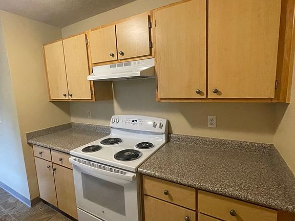 4th image of 3410-3414 SE 143rd Ave #10