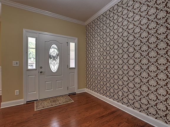 2nd image of 255 Settlers Way