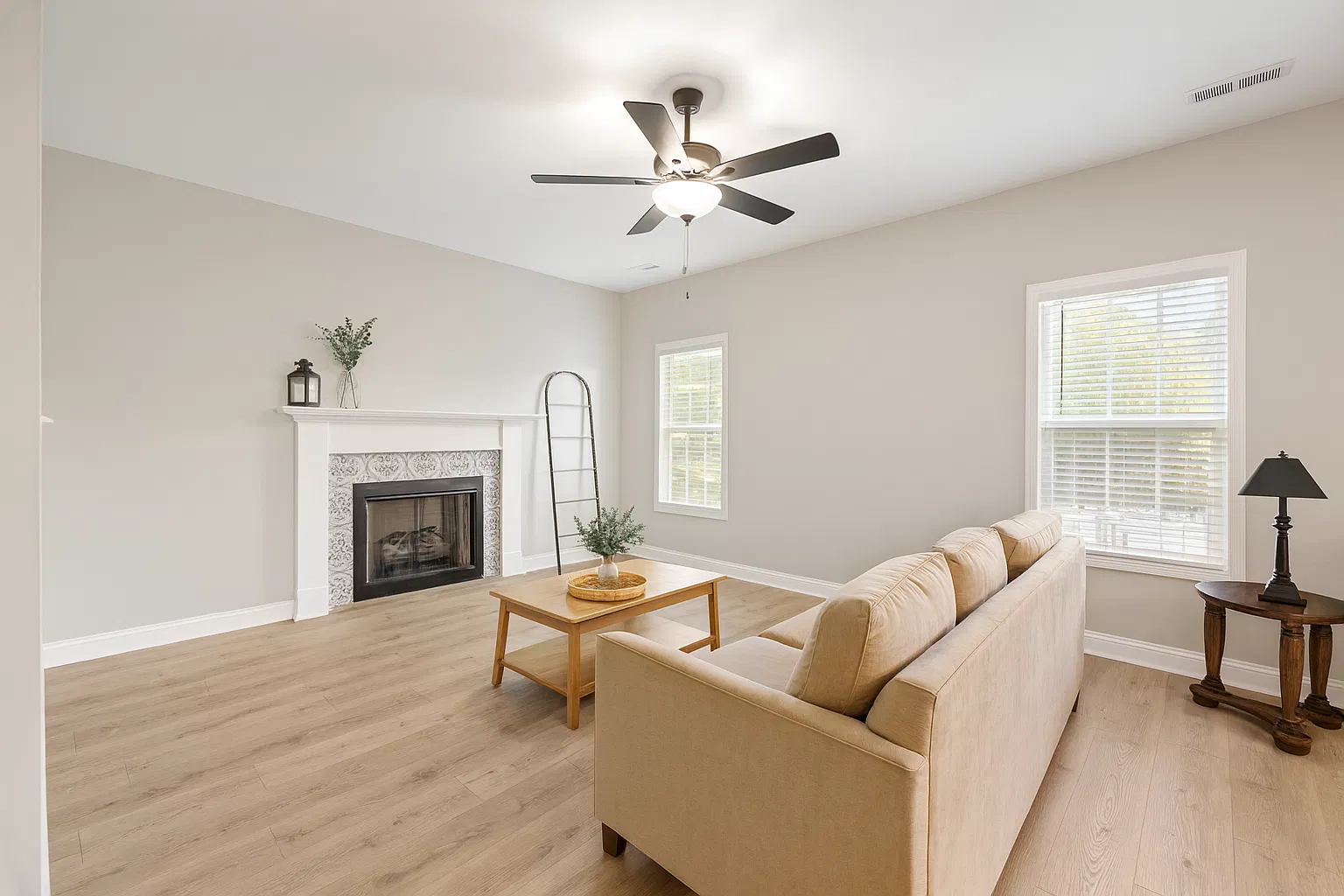 4 bed, 2.5 bath, 2099 sqft, $2,400 — Photo 4