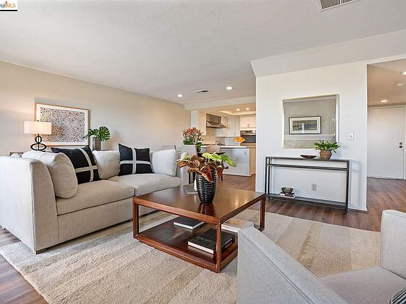 3rd image of 35 Mission Hills St