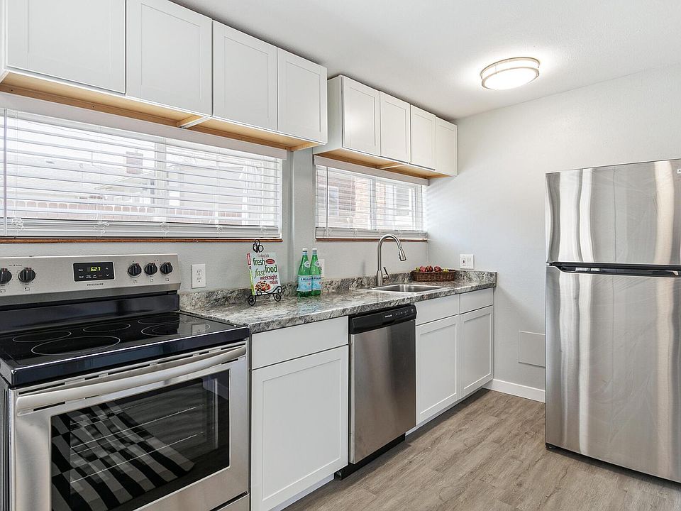 Kitchen View, Stainless Steel Stove/Range, Dishwasher, Refrigerator, Sink, Cabinets