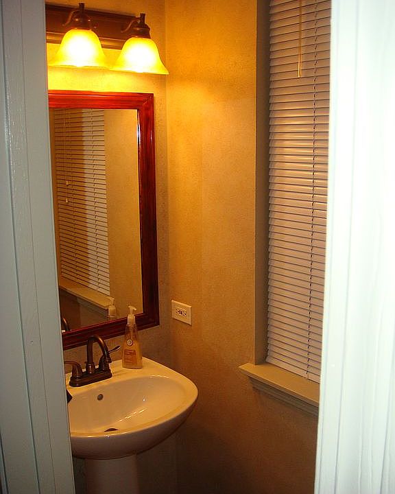 1st image of 190 Aspen Ct