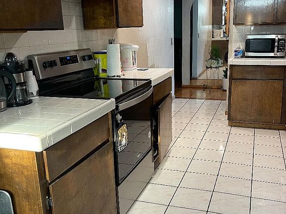 3rd image of 2331 Summer Ct