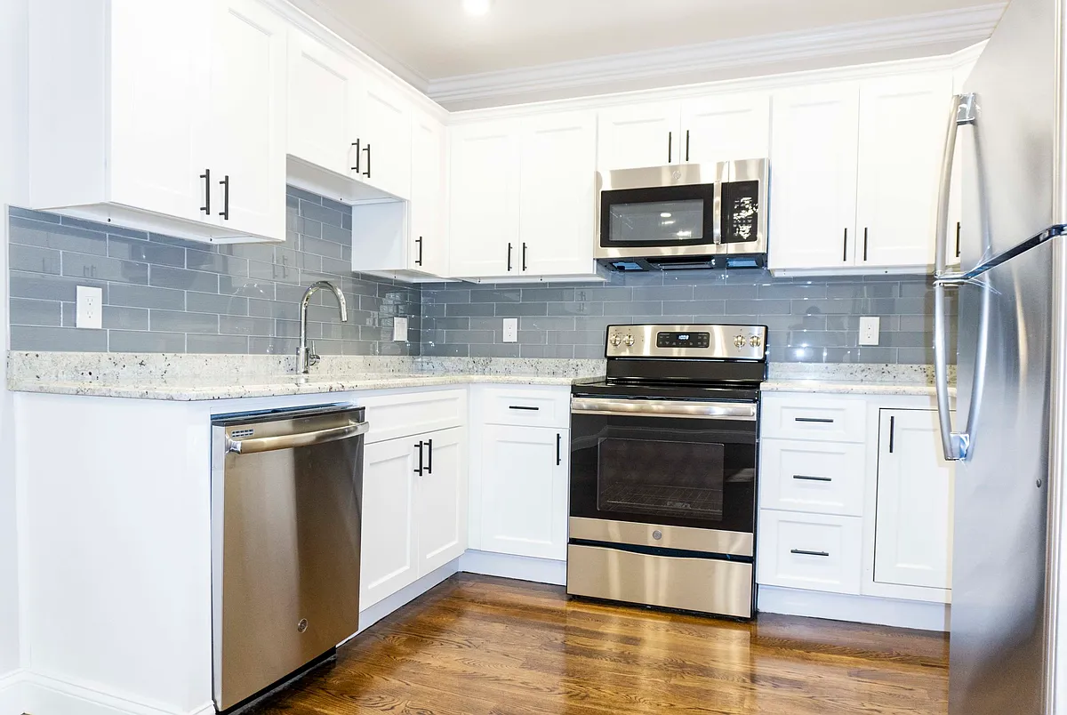 Building Photo - 75 Morris St #2