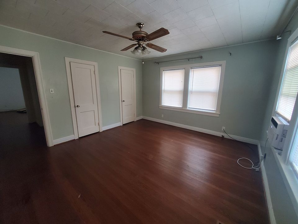Back bedroom.