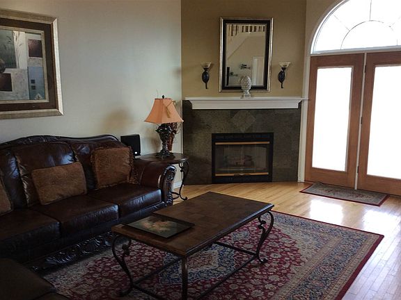 5th image of 50 Amy Leigh Dr W