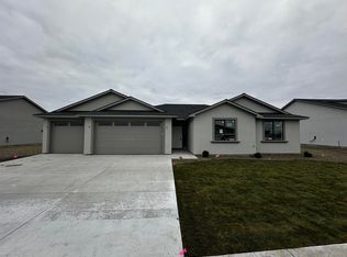 2906 E Helena St, Pasco, WA 99301