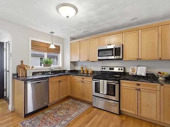 4th image of 12 Riverside Ct