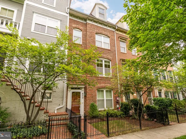 670 9th St SW, Washington, DC 20024