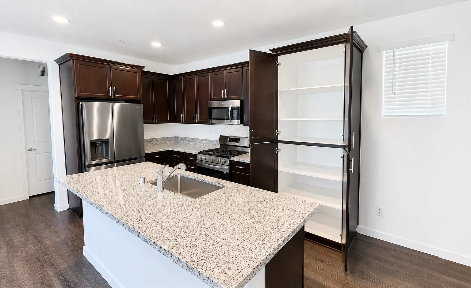 1 bed, 685 sqft, $2,499 — Photo 2