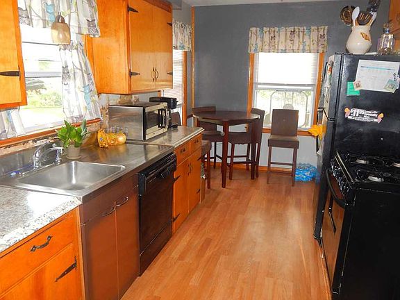 2Kitchen1