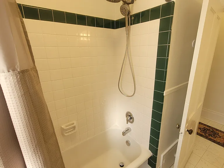150 E Main St — Photo 20