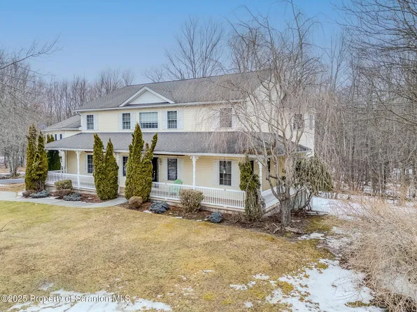 106 Constitution Dr, Covington Township, PA 18444
